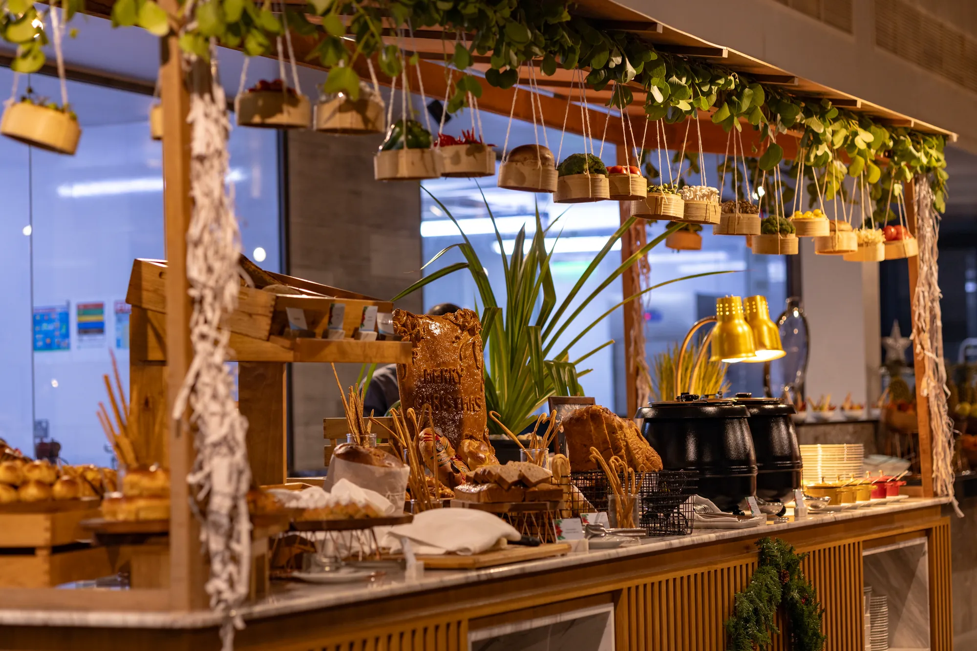 Dining image 4