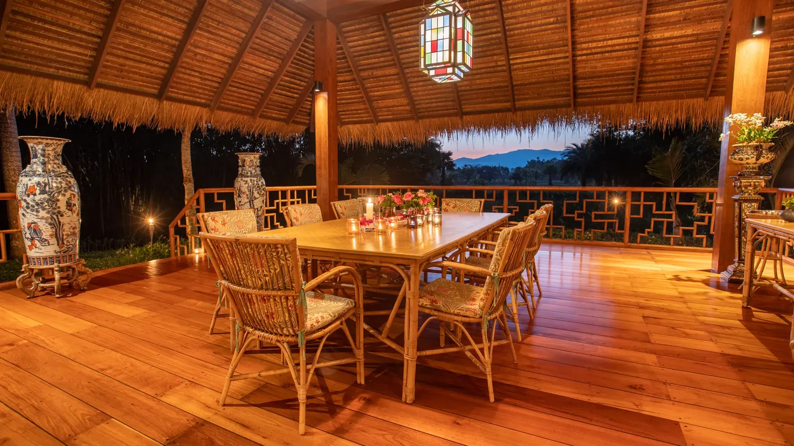 Dining image 4