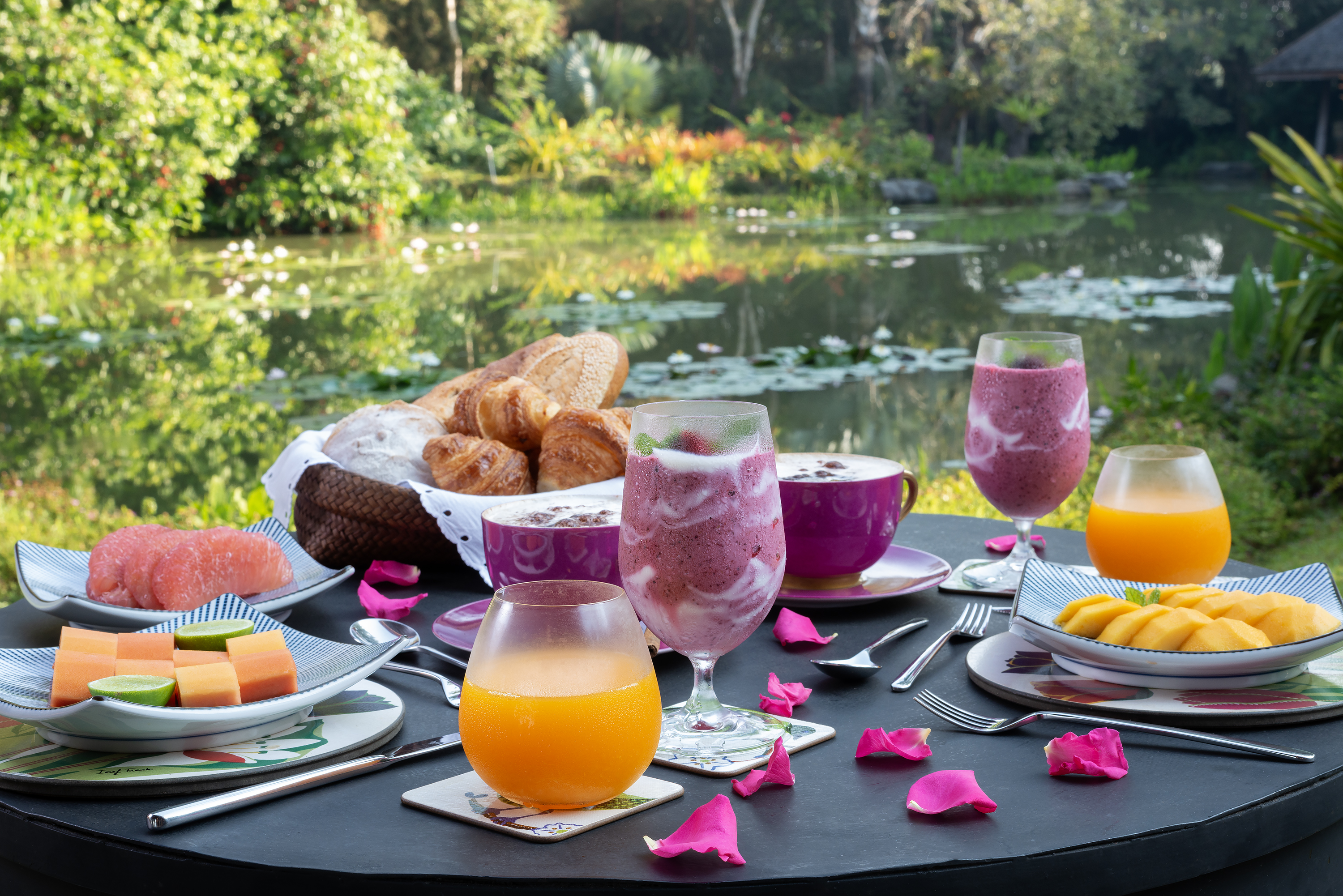 Dining image 11
