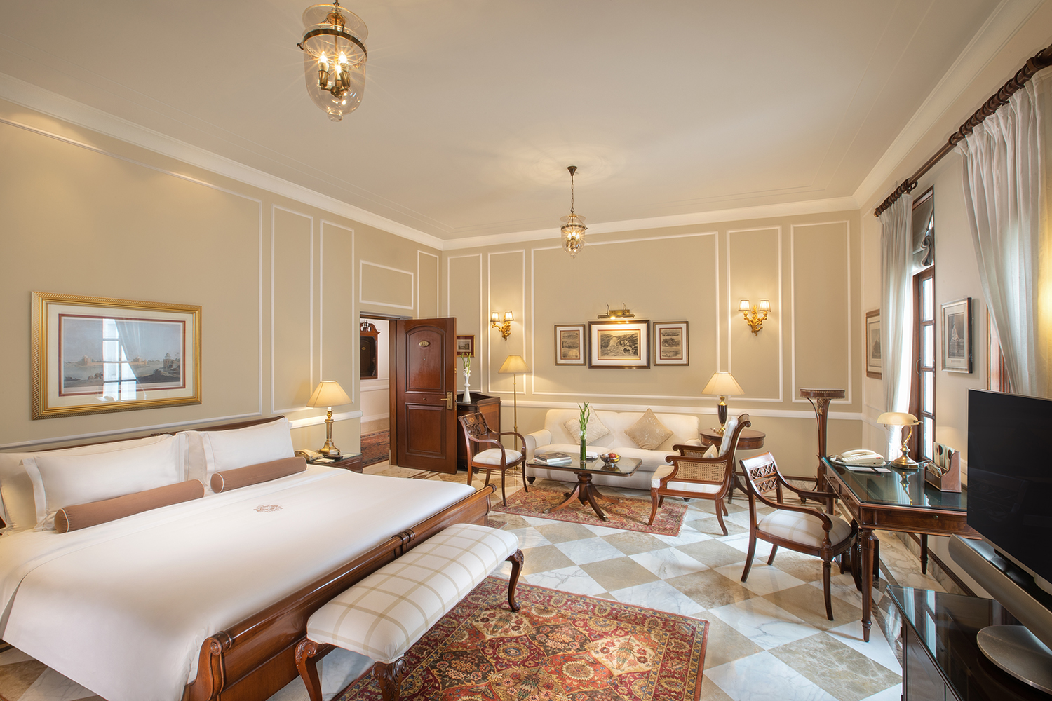 Grand Heritage Room | Luxury Room in New Delhi