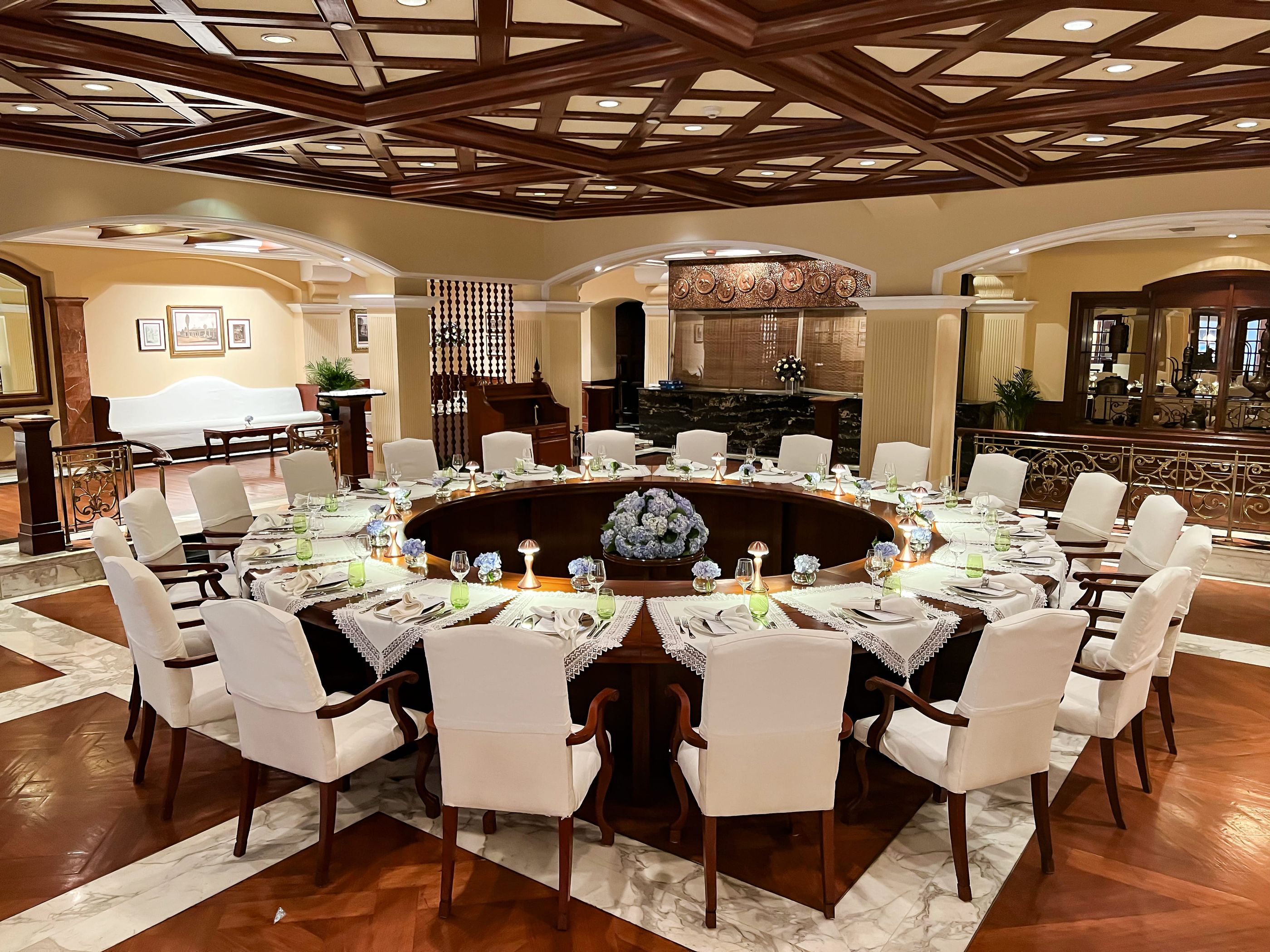 The Maharaja Table
