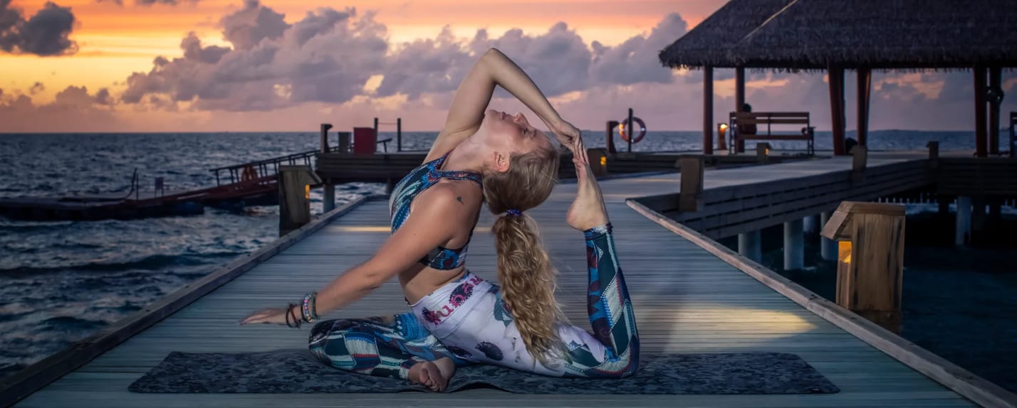 Yoga-Sitzungen bei Sonnenaufgang und Sonnenuntergang bei Reethi Faru