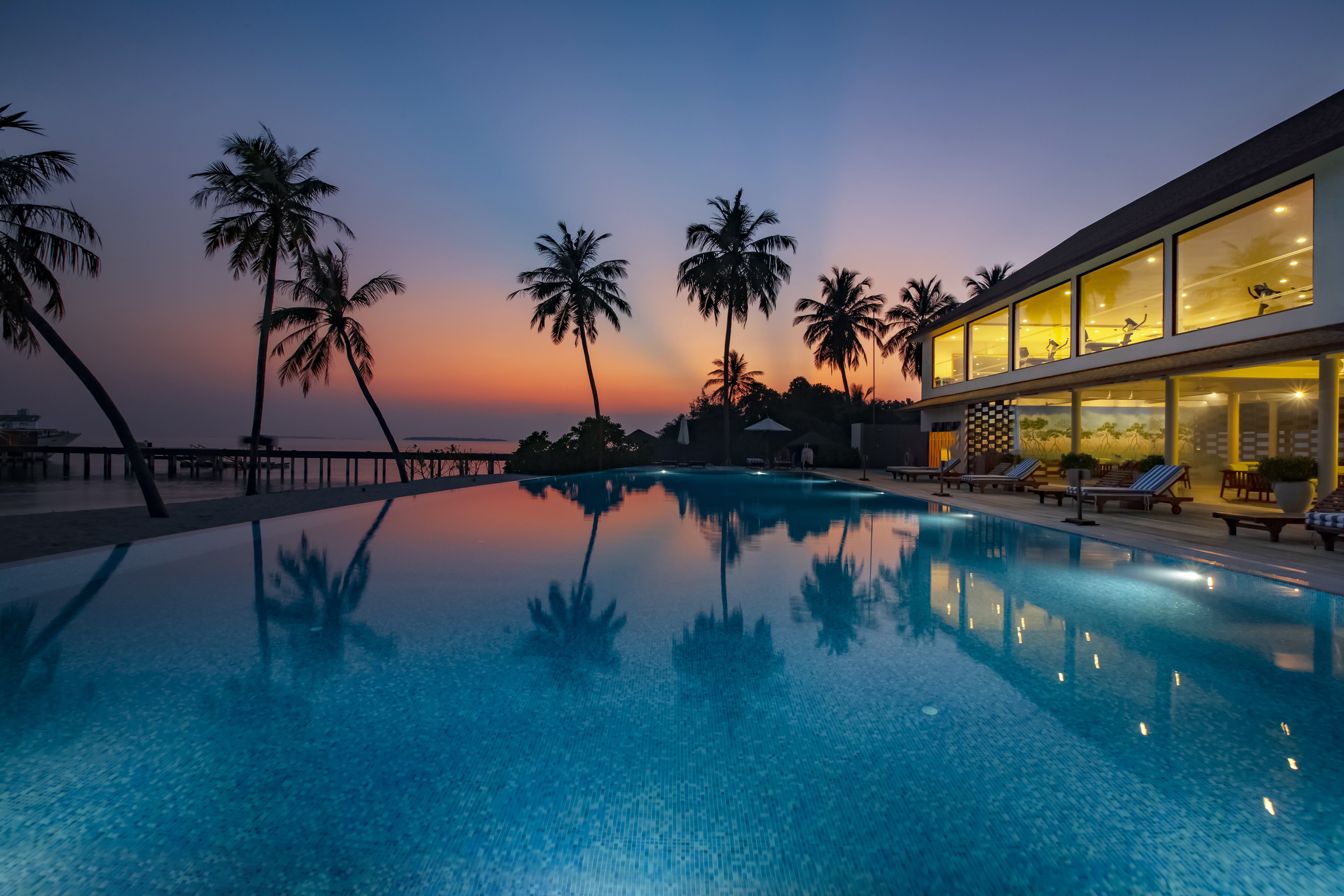 Must-Visit Reethi Faru Bars for Unforgettable Sunset Views